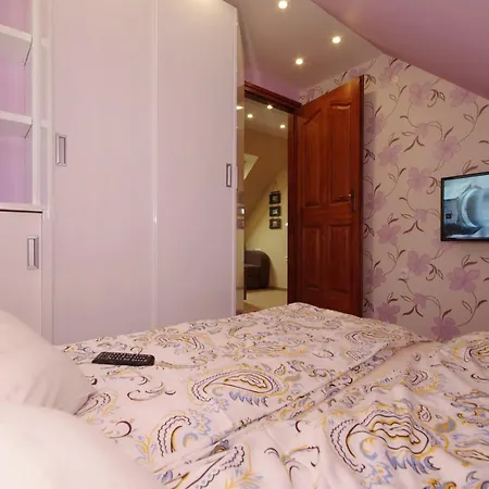 Matyas Apartmanhaz غيولا