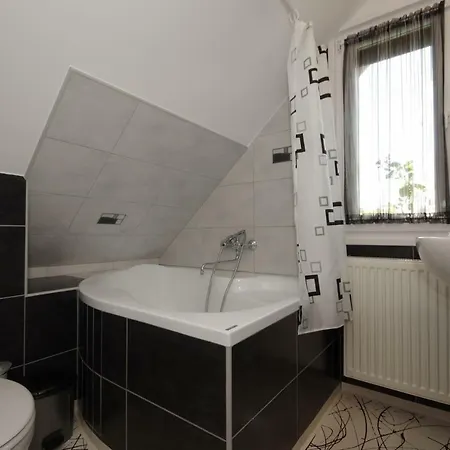 Matyas Apartmanhaz غيولا