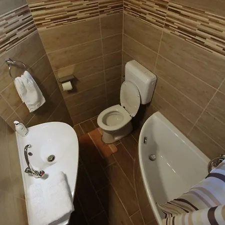 Matyas Apartmanhaz * غيولا